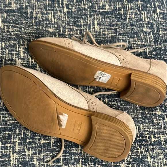 TOMS Tan Suede Loafers - 7.5 W - Picture 4 of 5